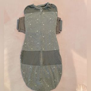 Great condition, large swaddle for SNOO